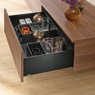 LBX0195_AA_FOT_FO_BAU_-SALL_-APR6I_-V1_E