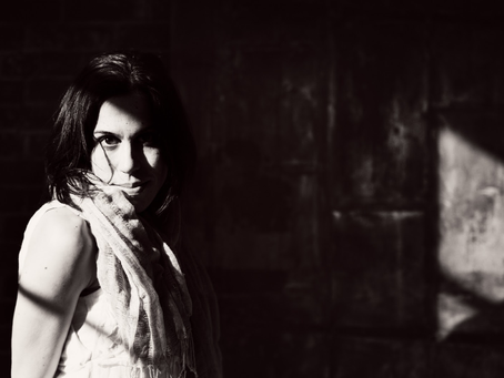 Alejandra O'Leary presenta 'A Word About It', una canción de pop rock moderno y futurista.