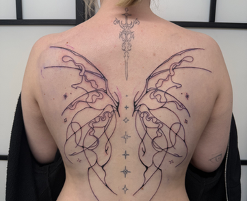 Fineline Tattoo, Rücken Tattoo, Schmetterlingstattoo, Sleeve,