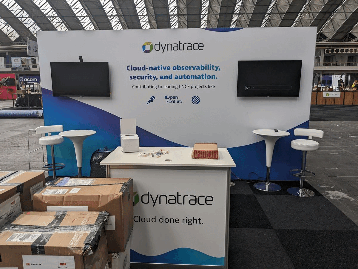 gif of kubecon europe 2023 vendor booths