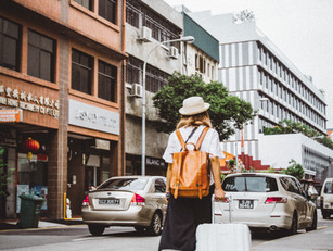 Top 10 ESSENTIAL Gifts for World Travellers