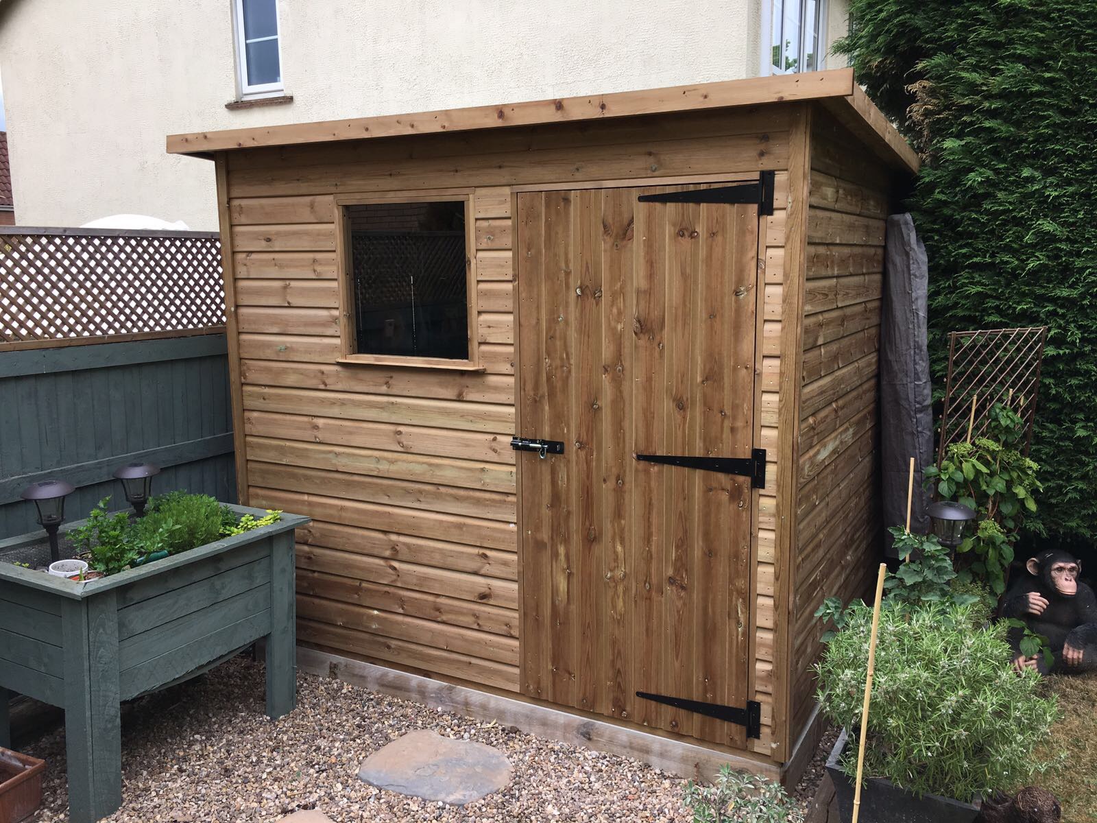 Pent shed