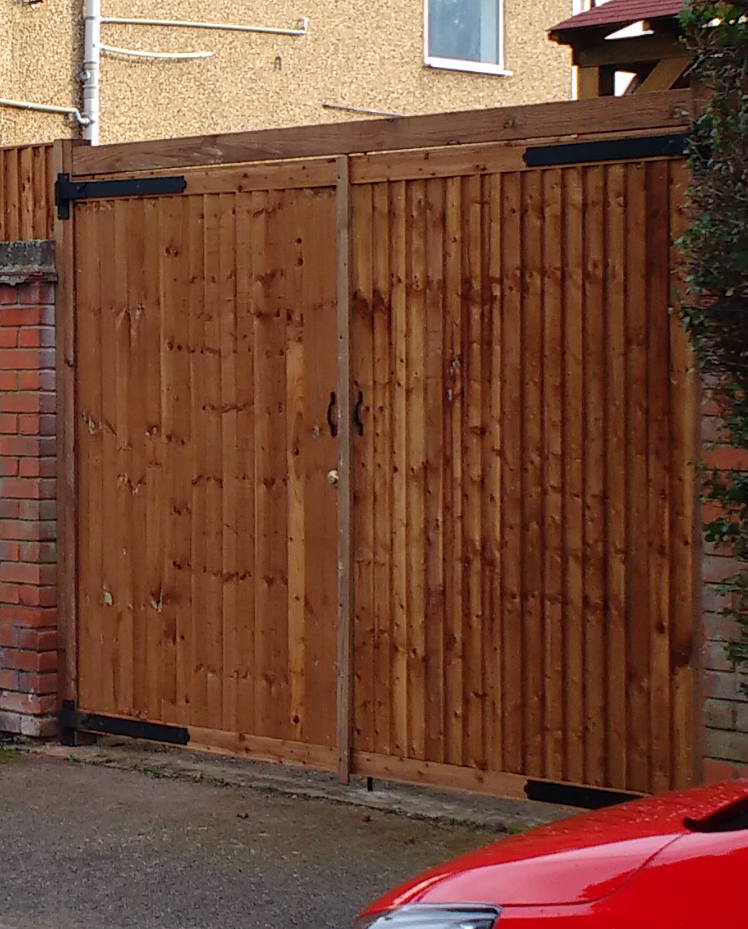 Closeboard Drive Gates