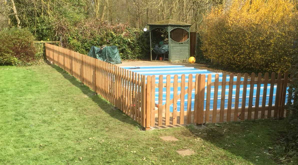 Swimming pool safety fencing