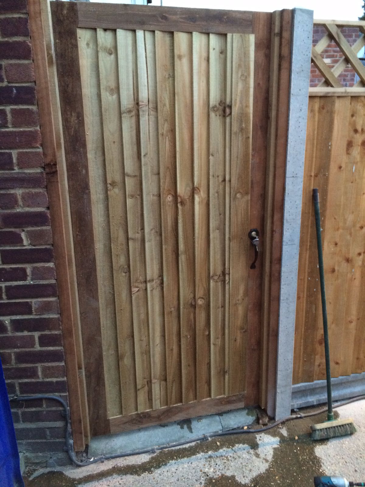 Morticed closeboard gate