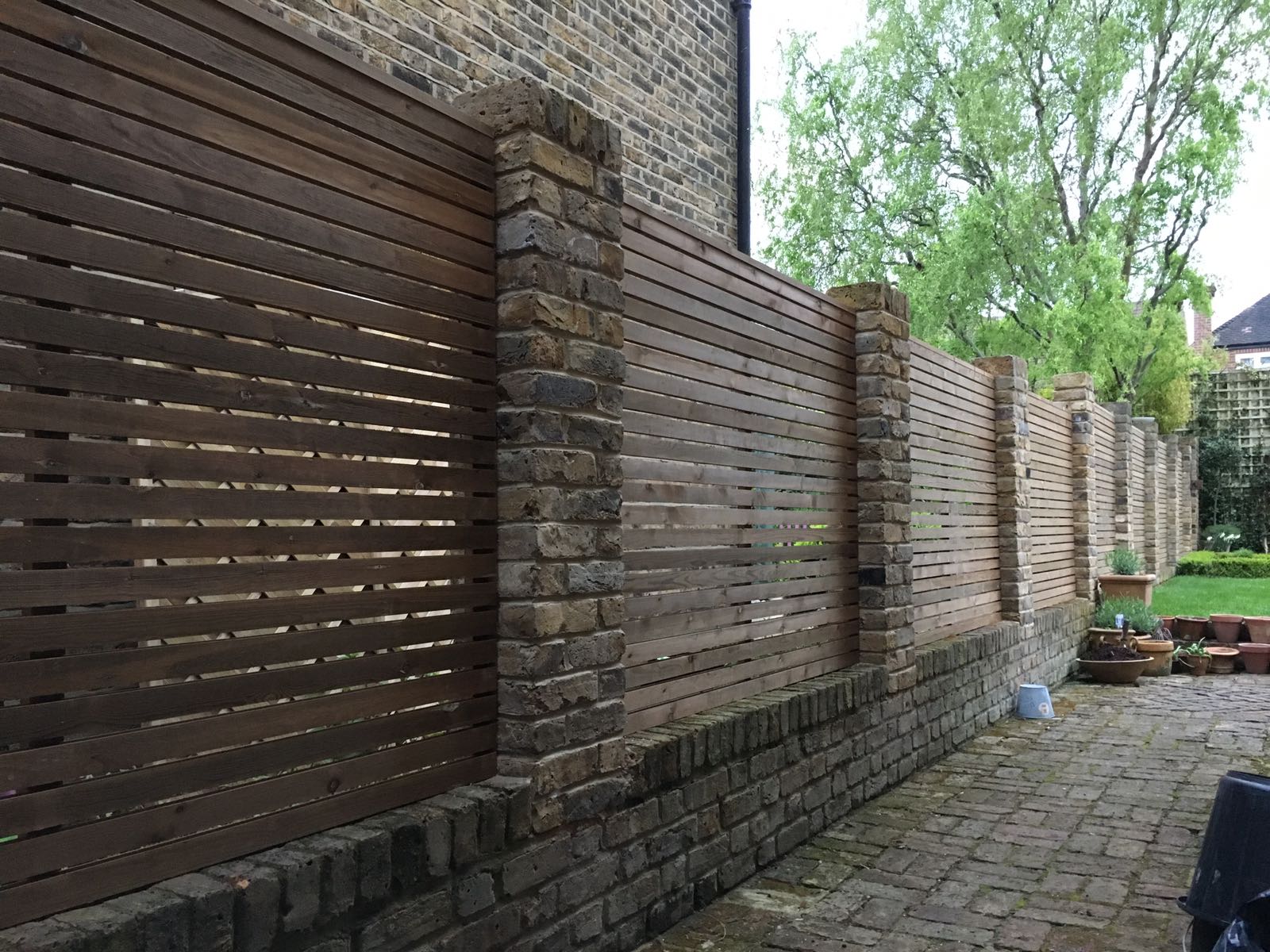 Contemporary Fencing install Herts