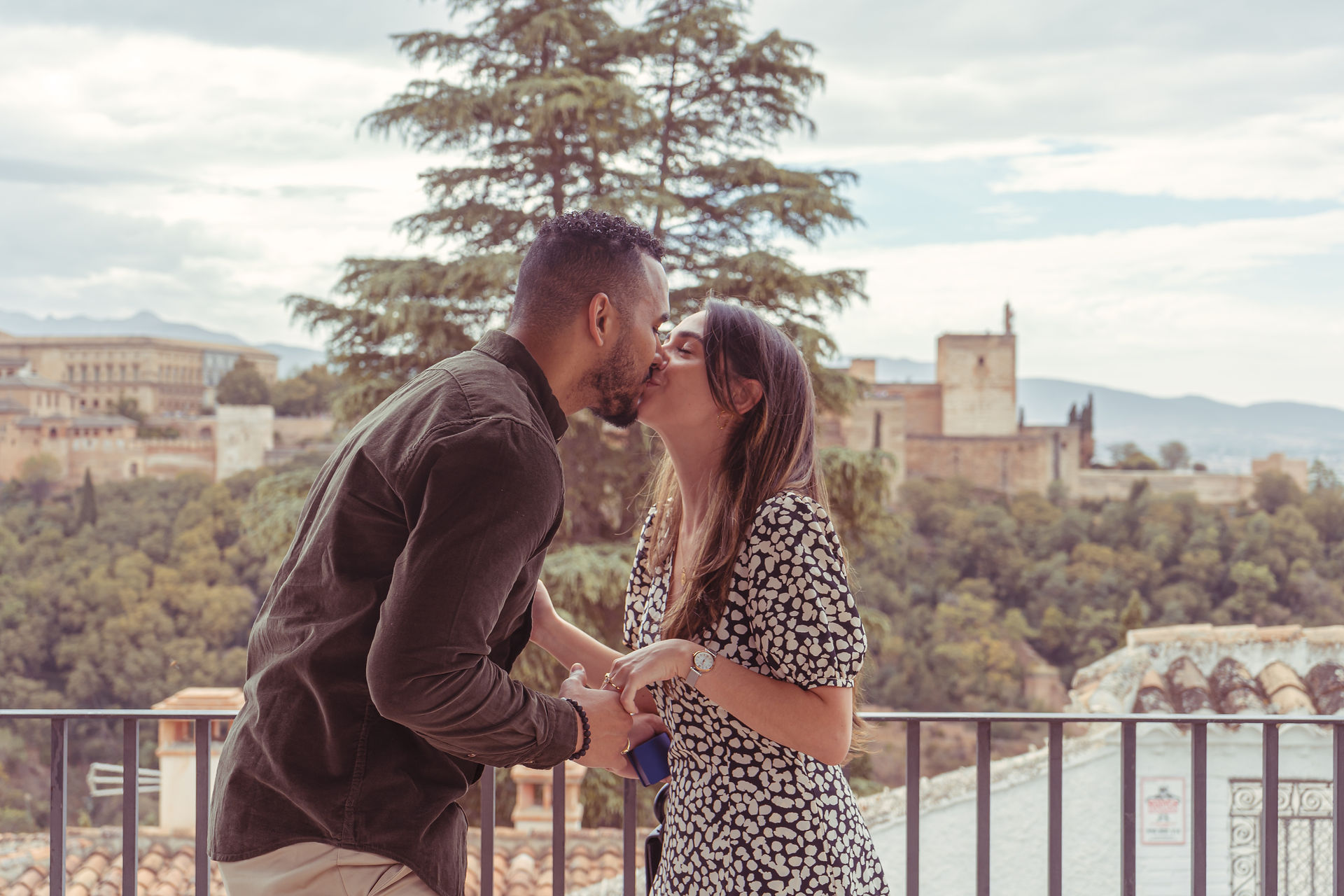 Explora la belleza de Granada con una sesión fotográfica de viaje y déjate cautivar por los encantos de La Zubia, en Granada