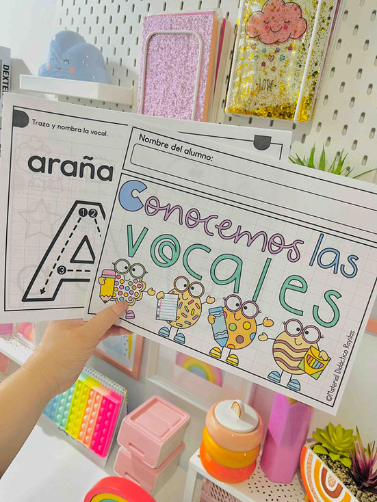 aprendiendo vocales con cuadernillo interactivo de Material Didáctico Rayitas