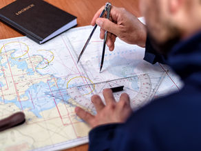 Sailboat at anchor using Starlink satellite internet while cruising offshore