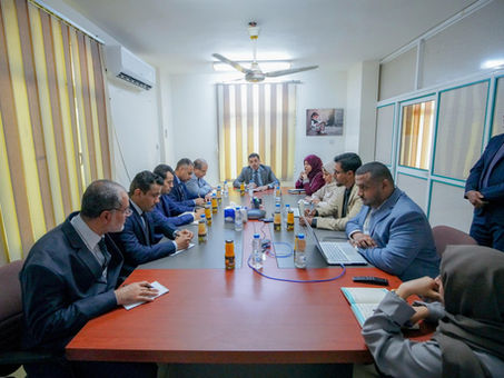 رئيس الوزراء يزور الجهاز التنفيذي لتسريع استيعاب تعهدات المانحين ويرأس اجتماع لقيادته 