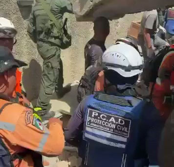 Rescate en Venezuela: Extraen con vida a mujer que pasó 70 horas bajo los escombros