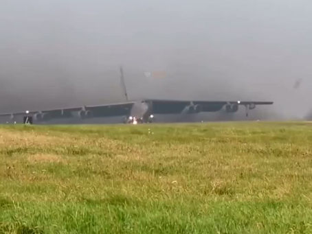 Un bombardero B-52 de la Fuerza Aérea de EE. UU. se estrella tras despegar de la Base Edwards