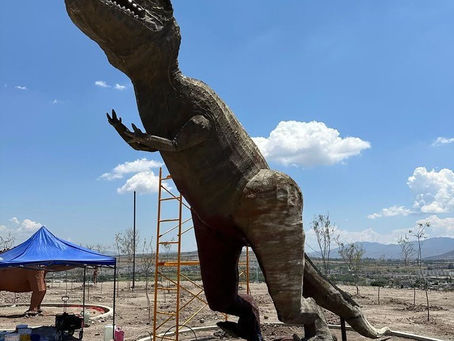 Restauran figuras emblemáticas de dinosaurios en el Bosque Urbano Lomas del Sur