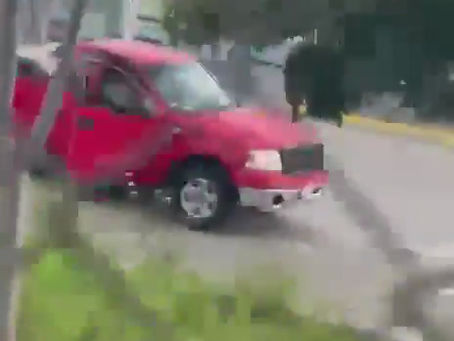 Graban a personas tirando montones de basura en Guadalajara