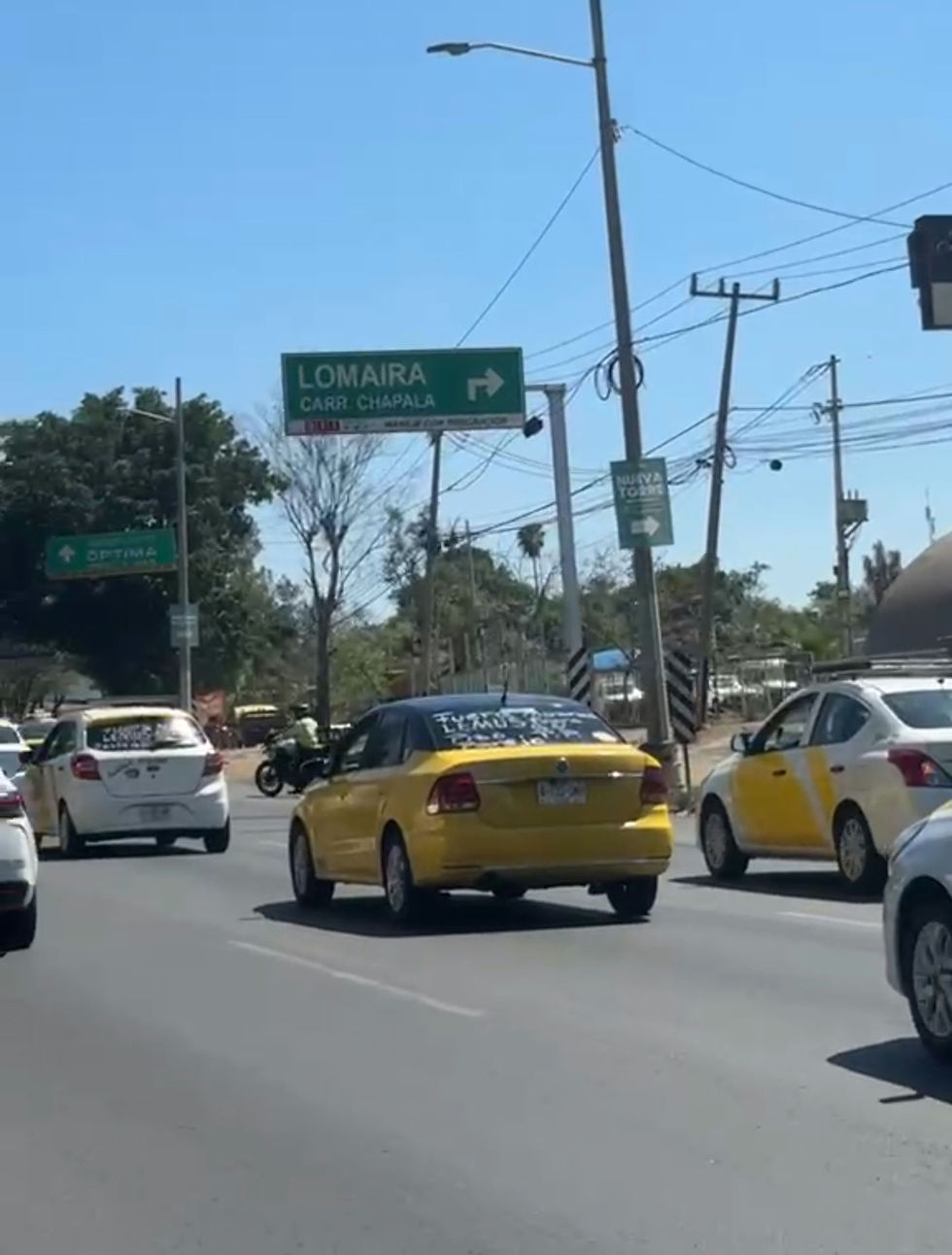 Taxistas protestan en Carretera a Chapala por multas de la Guardia Nacional