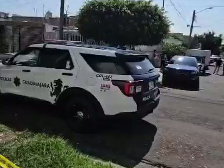 Detienen a dos hombres tras persecución por robo de camioneta en Guadalajara