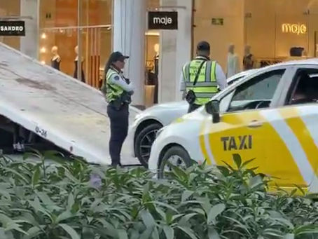 Tensión en Plaza Andares: Sujeto agrede a policía vial con su vehículo para evitar remolque