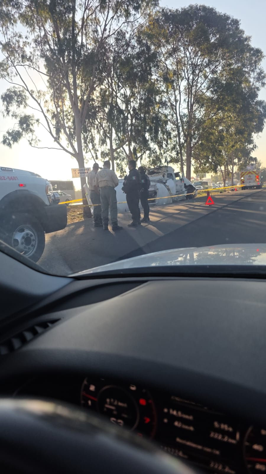 Cierre preventivo en Carretera Guadalajara-Nogales por volcadura de pipa con diésel