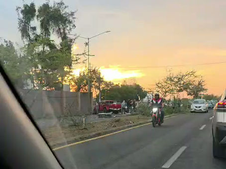 Choque múltiple en Juan Gil Preciado deja saldo preliminar de cuatro heridos