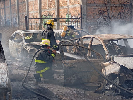 Incendio en Pastizal se Sale de Control en Tlajomulco: Afecta 15 Vehículos y 15 Motocicletas