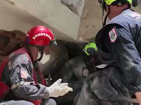 Rescatistas de EE. UU. salvan a un bebé atrapado bajo los escombros en Venezuela