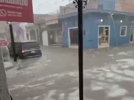 Fuertes lluvias provocan inundaciones en calles y avenidas de Jamay, Jalisco