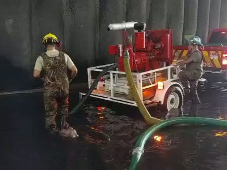 Cierre vial en Periférico Norte: Protección Civil Jalisco realiza desazolve en el túnel de Belisario Domínguez