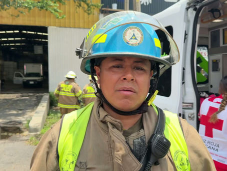 Rescatan a trabajador tras sufrir un percance a siete metros de altura en Guadalajara