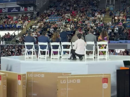 Pablo Lemus firma compromiso salarial con maestros de Jalisco