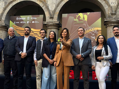 Verónica Delgadillo presenta playera y medalla oficial del Medio Maratón Guadalajara