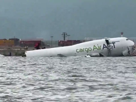 Tragedia Aérea en Hong Kong: Avión de Carga se Sale de Pista y Causa Dos Muertes