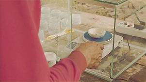 hand that weighs natural rubber