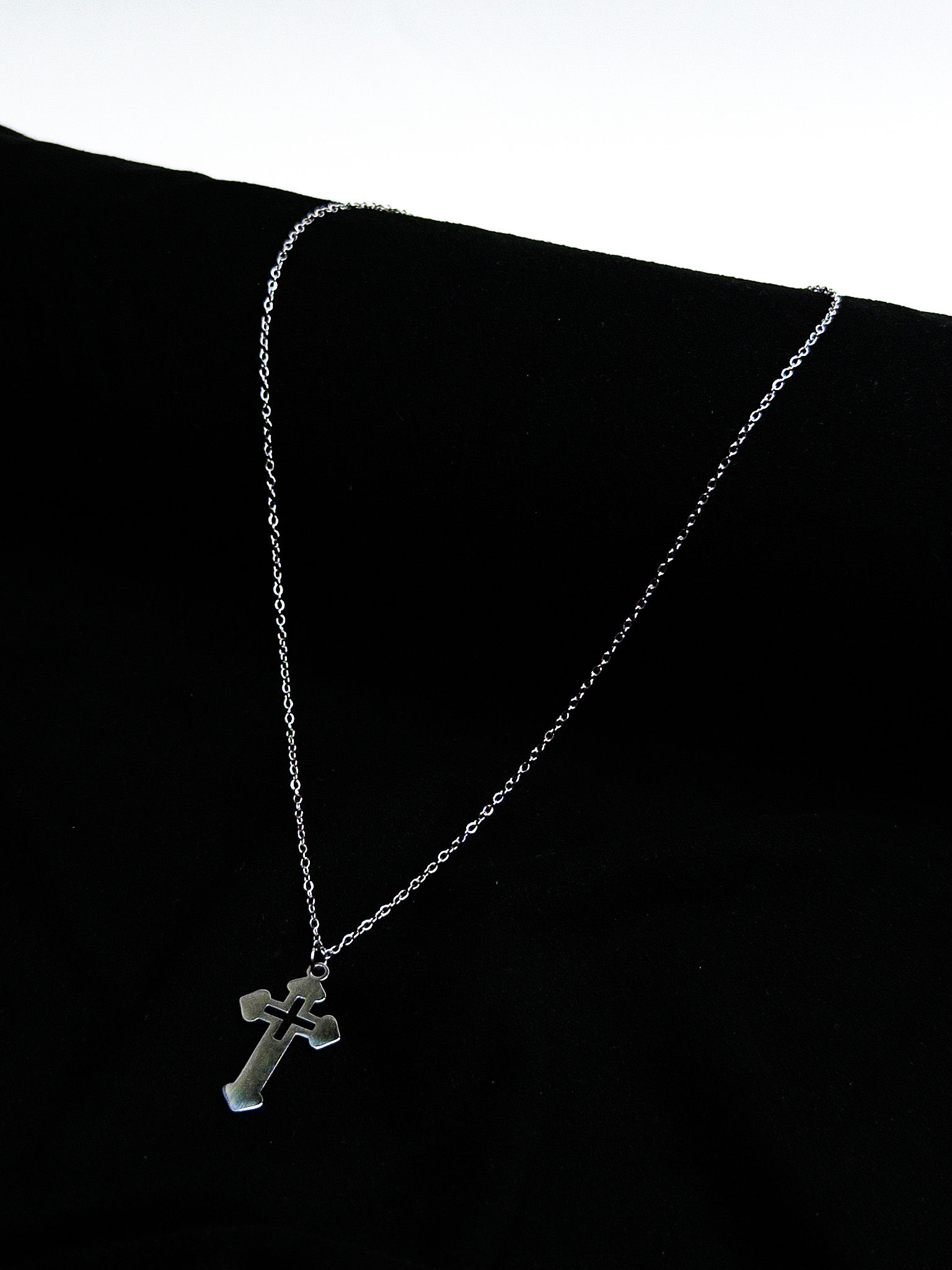 Colar Crucifixo Vazado
