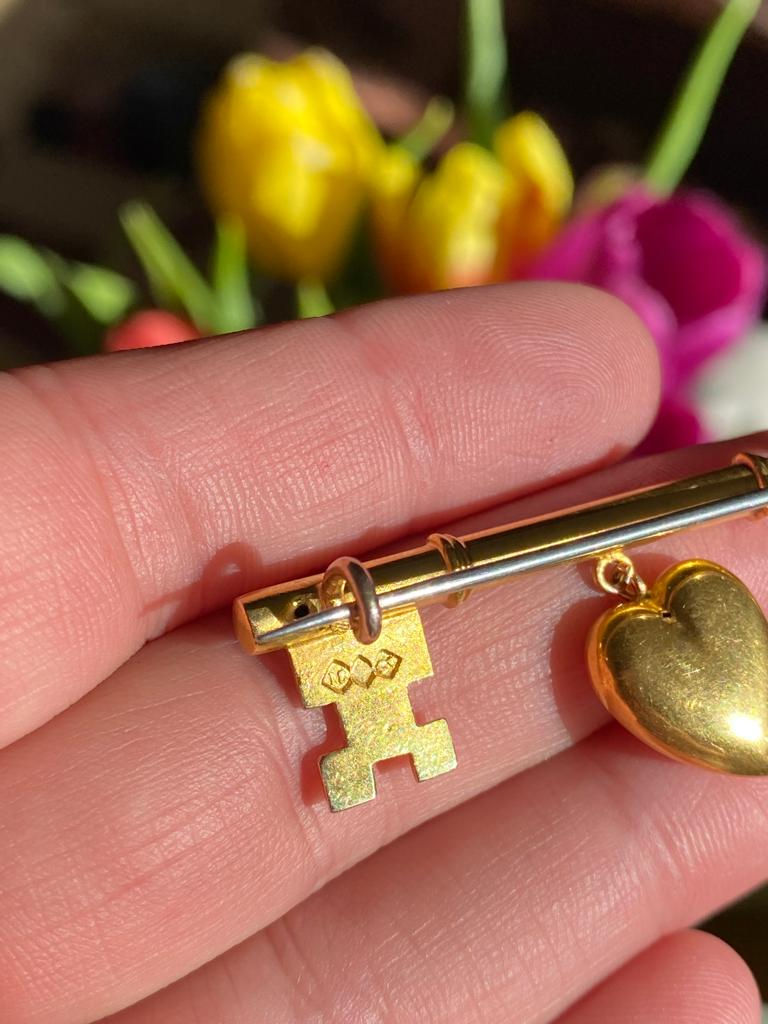 Thumbnail: 18ct 'Key To My Heart' Pendant & Brooch