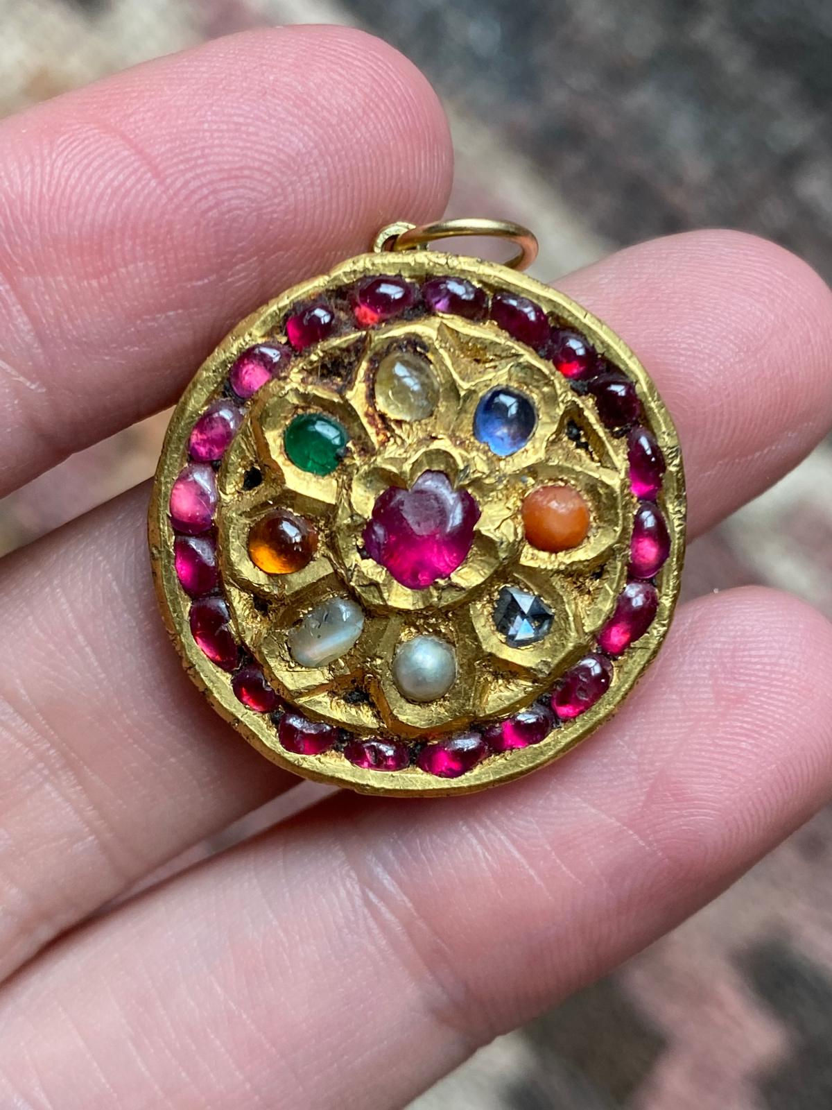 22ct C19th Indian Pendant