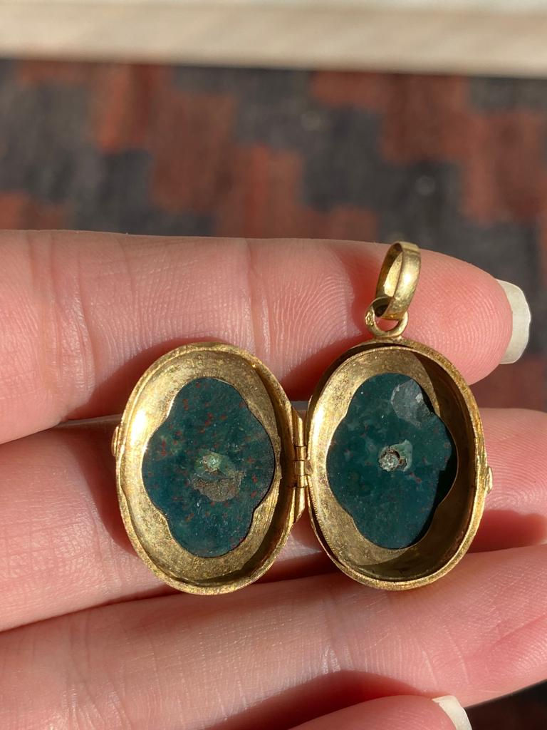 Thumbnail: 18ct C19th Bloodstone Quatrefoil French Locket