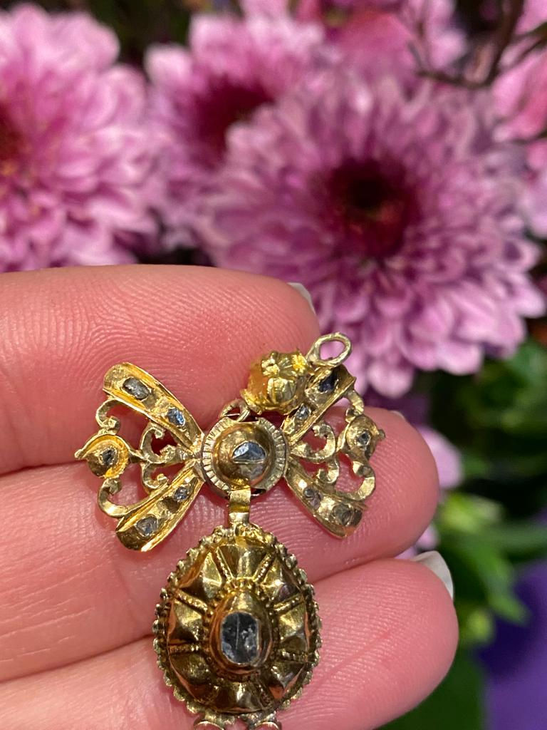 Thumbnail: C18th Iberian Bow Pendant