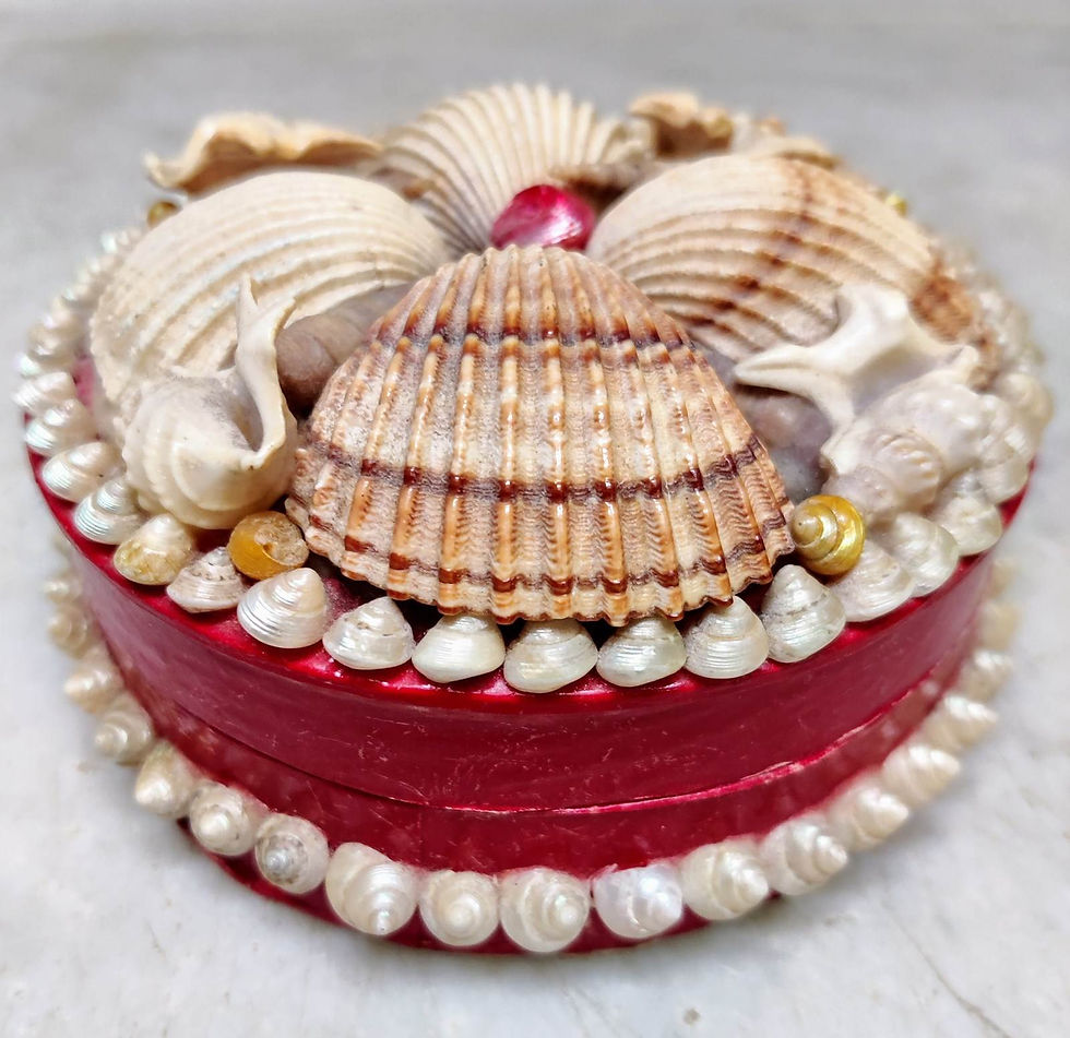 Thumbnail: Vintage Shell Trinket Box