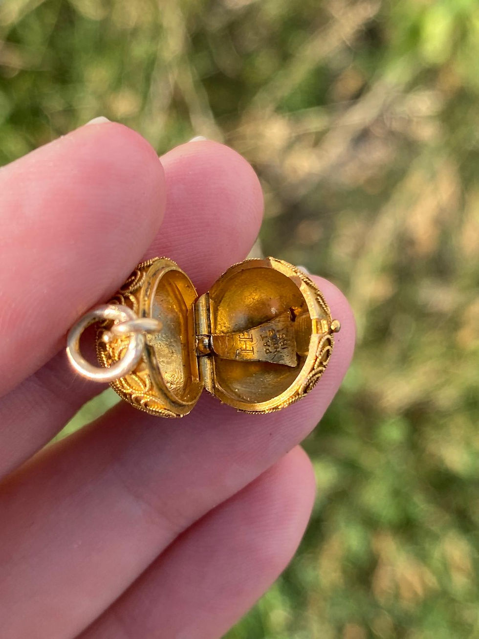 Thumbnail: Gold Wirework Orb Locket