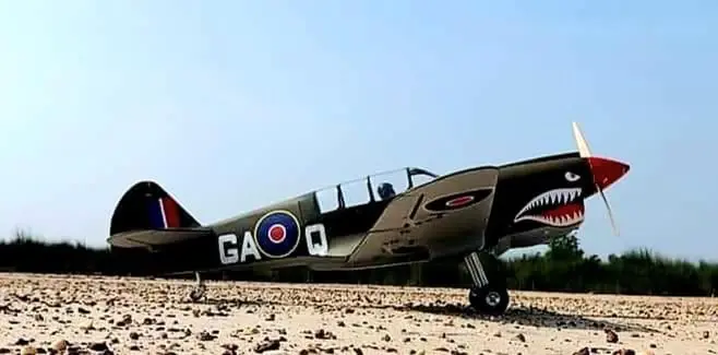 תמונה ממוזערת: CURTISS P-40N WARHAWK SHARK HEAD 38CC-61CC