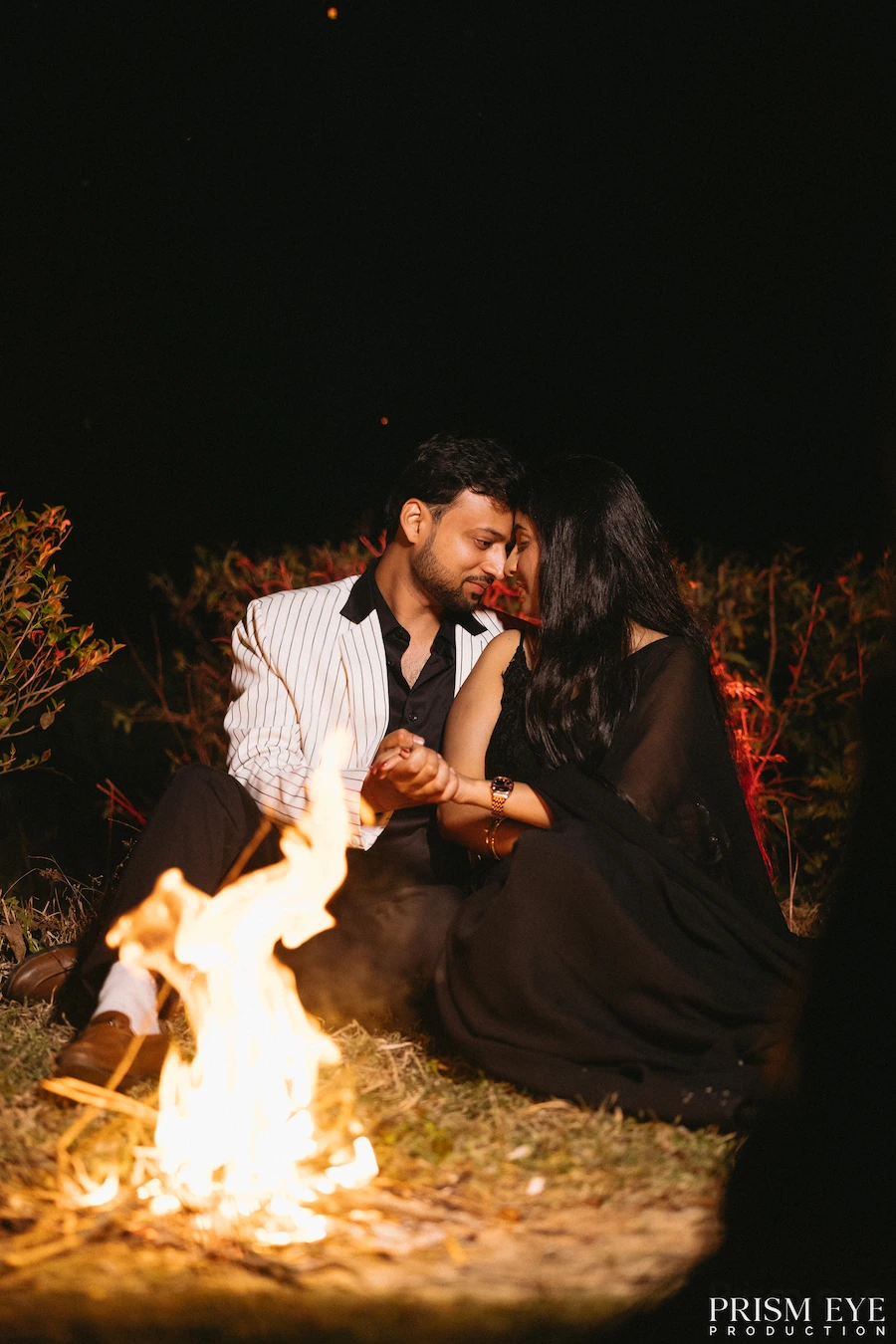 romantic couple bonfire night pre wedding shoot in mussoorie cozy candid moment