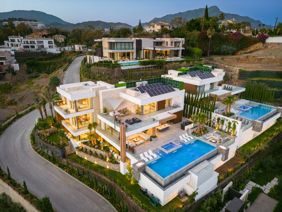 "Big Daddy Villa: Luxury Living in La Quinta Hills"