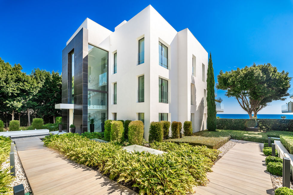 Elegant open-plan living room with sea views and floor-to-ceiling windows
