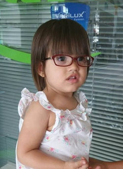 clarisse de oculos_edited_edited.jpg