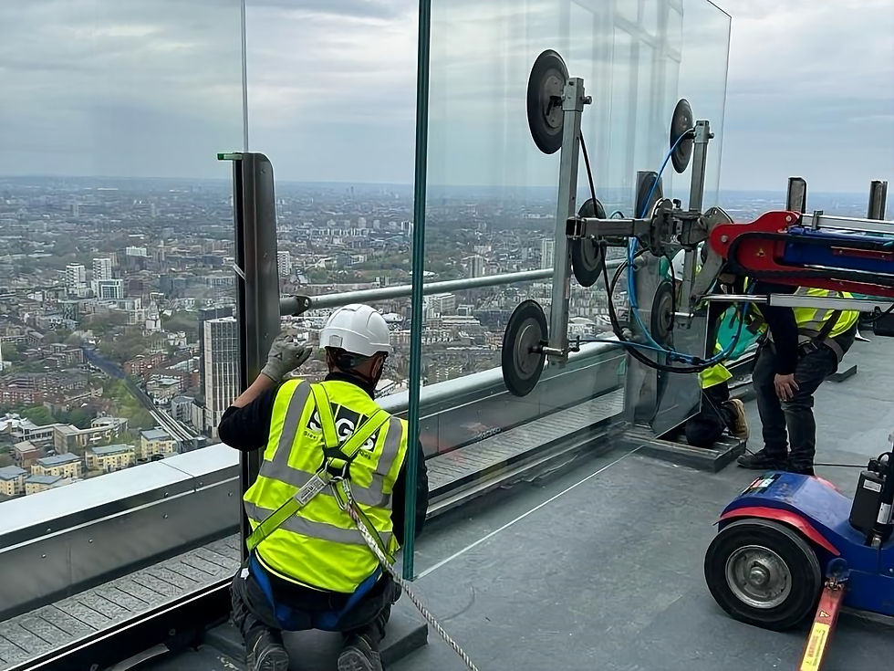 installing glass balustrade