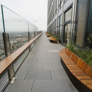 canary wharf london balustrade