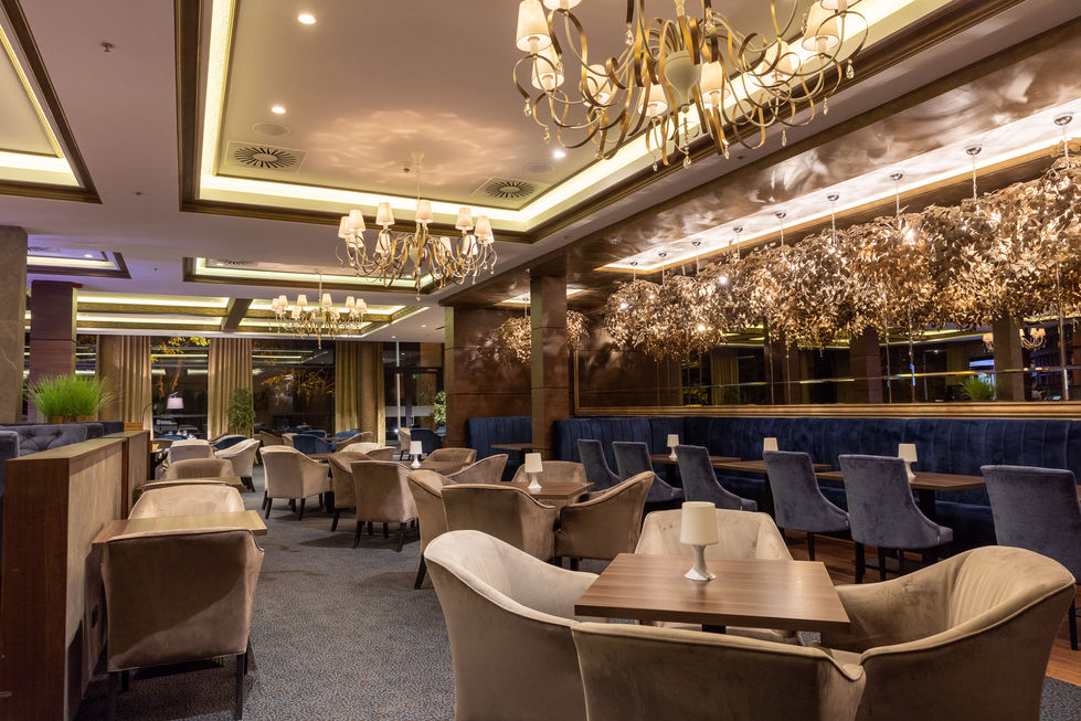 Modernaus ir klasikinio interjero restoranas