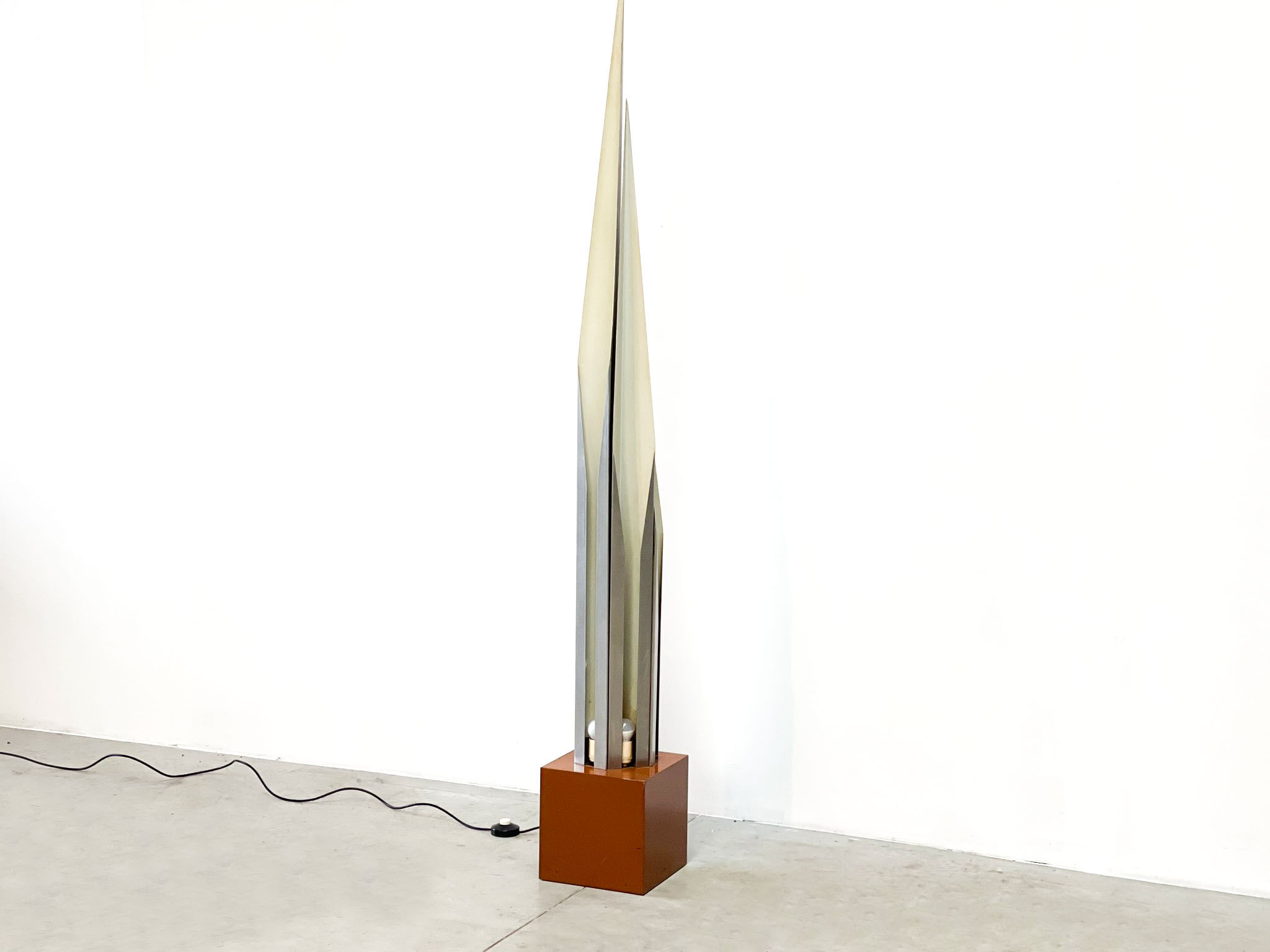 Sculptural italian floor lamp, 1970s