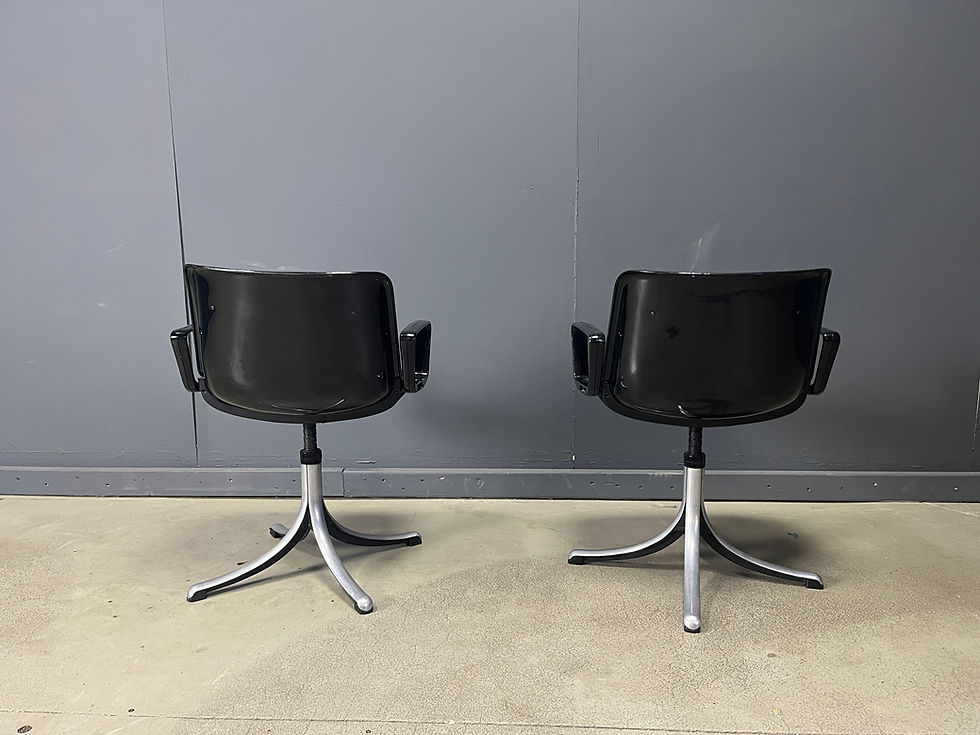 Thumbnail: Osvaldo Borsani 'Modus' chairs for Tecno, 1970s - set of 2