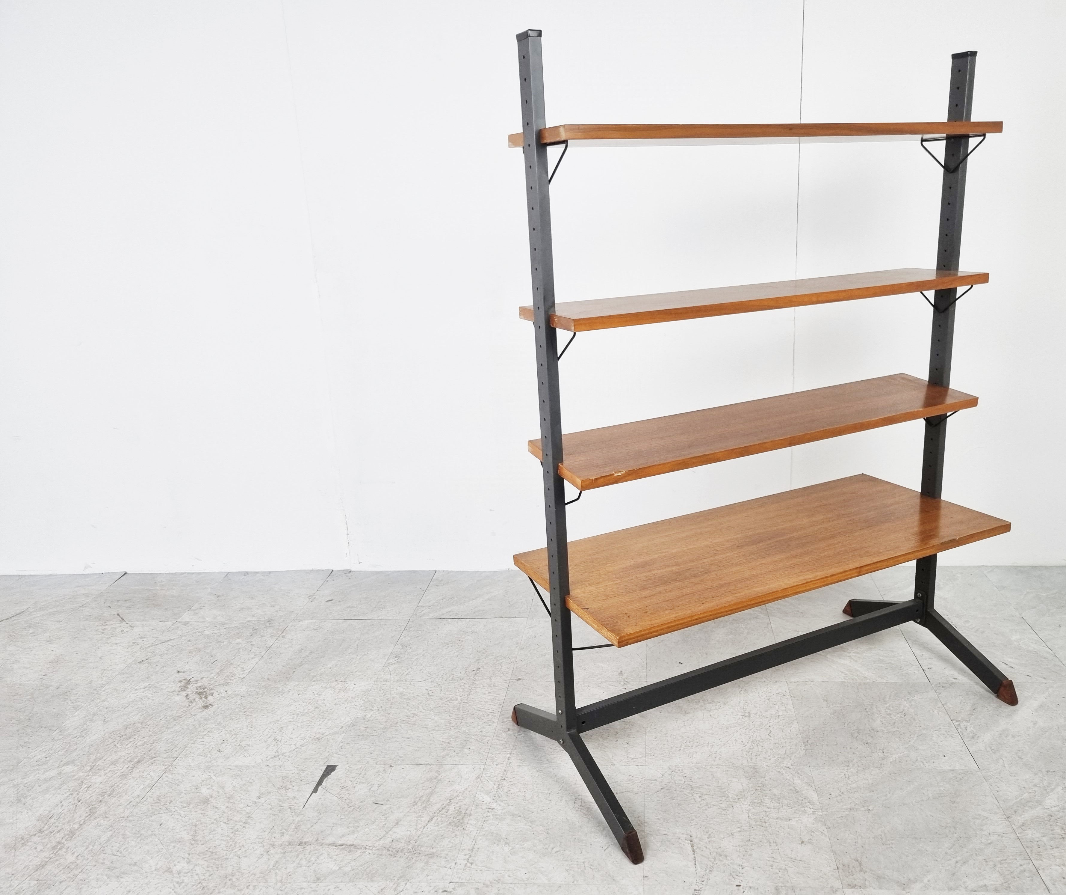 Mid century bookshelf by Olof Pira for String AB, 1960s